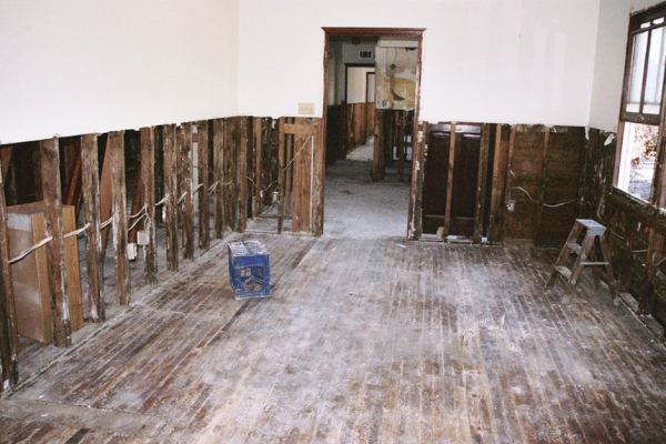 Flood damage cleanup and water extraction